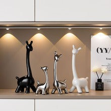 Niche Living Room Figurines: Creative Minimalist Decor for Bar and Entrance