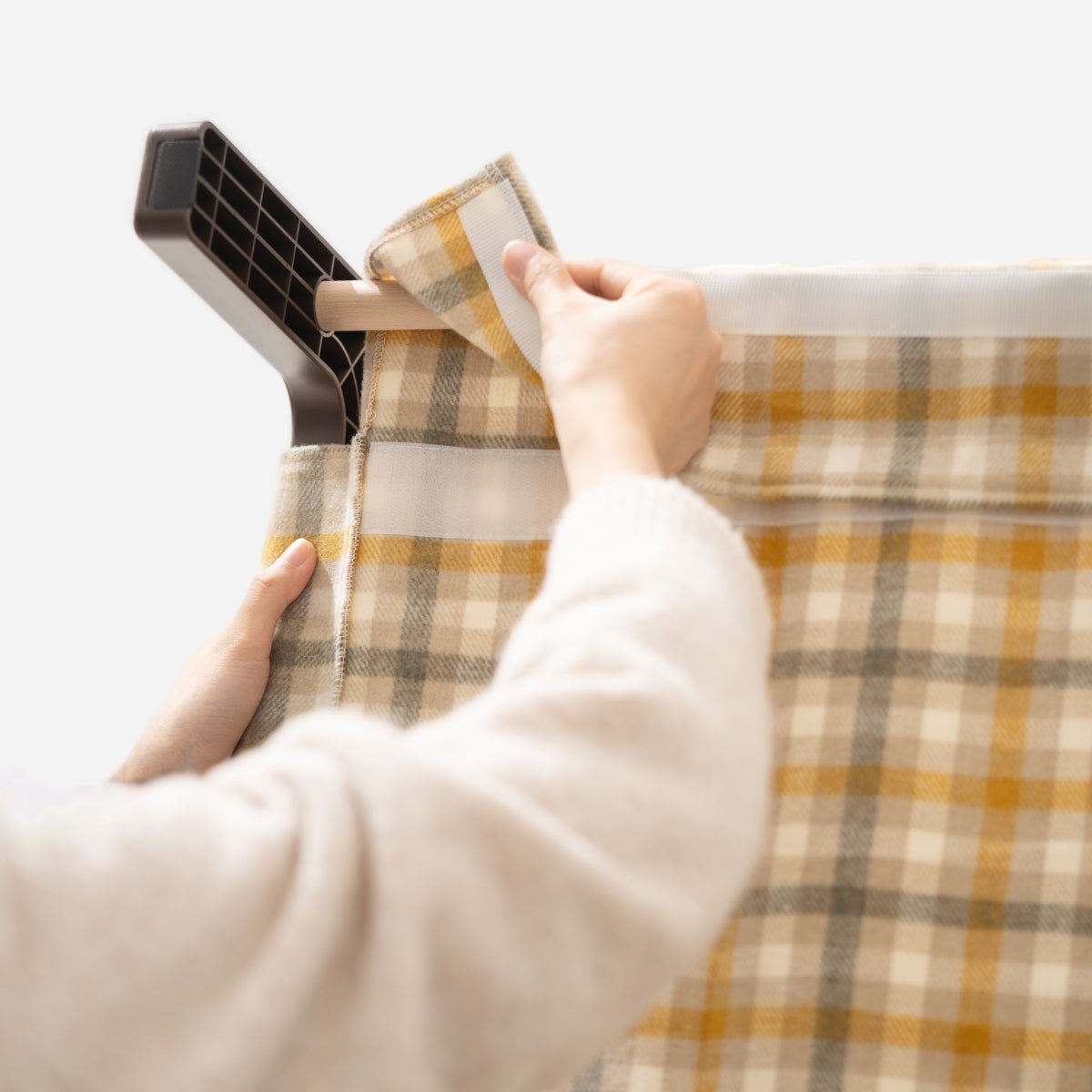 Elevated Cat Bed With Scratching Post